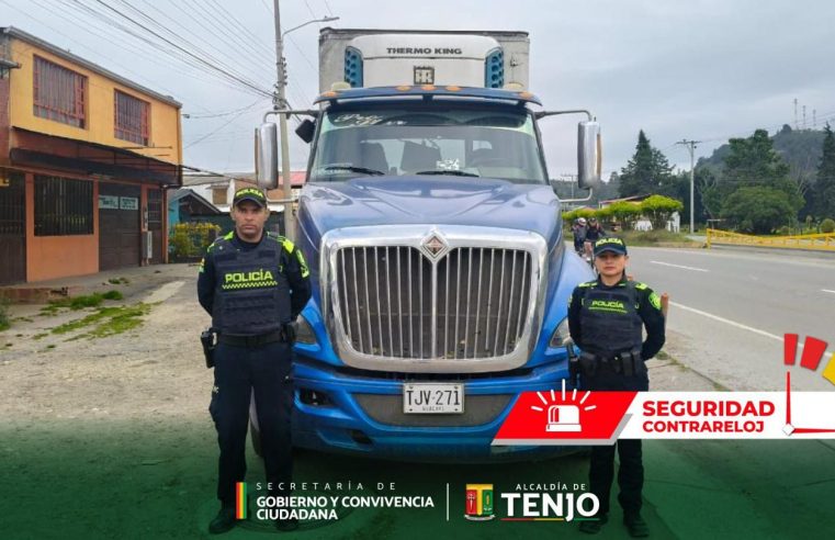 Autoridades recuperaron tractocamión y |mercancía hurtada| en la vía |Funza|