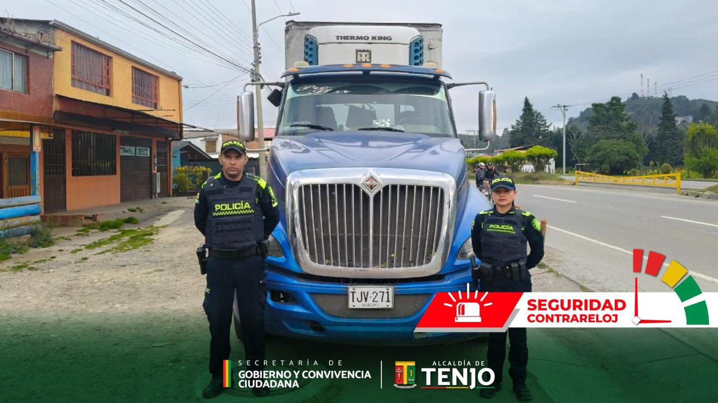 Autoridades recuperaron tractocamión y |mercancía hurtada| en la vía |Funza|