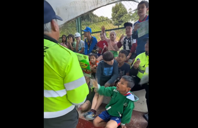 Secretaría de |Transporte| y |Movilidad| impulsa pedagogía vial en el |barrio Bolívar 83| en el municipio de |Zipaquirá| + Video