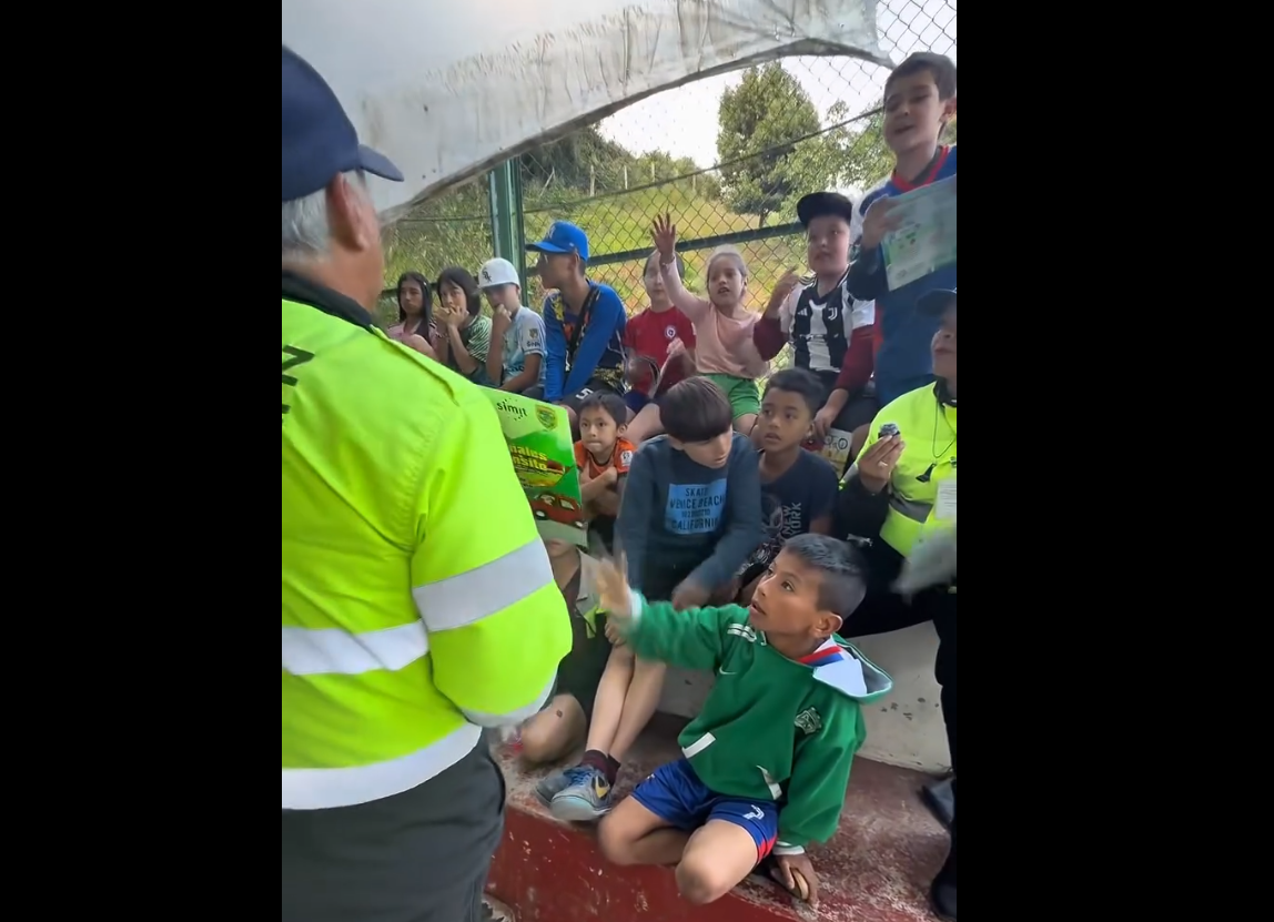 Secretaría de |Transporte| y |Movilidad| impulsa pedagogía vial en el |barrio Bolívar 83| en el municipio de |Zipaquirá| + Video