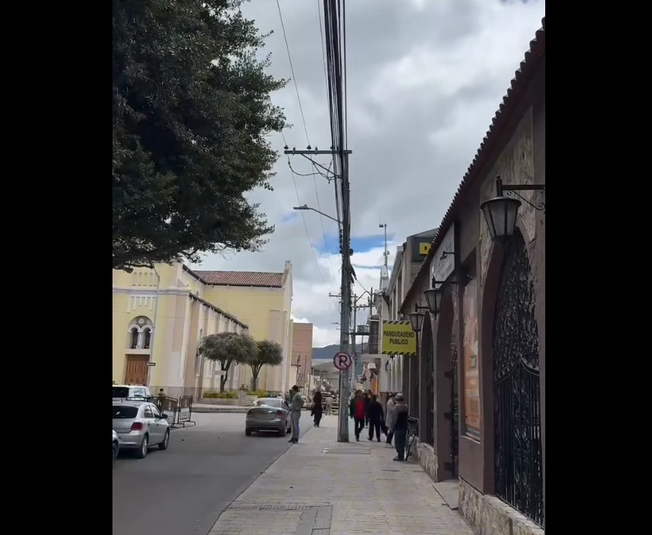 Adiós a los |cables aéreos| en el |Parque Principal| de |Cajicá| + Video