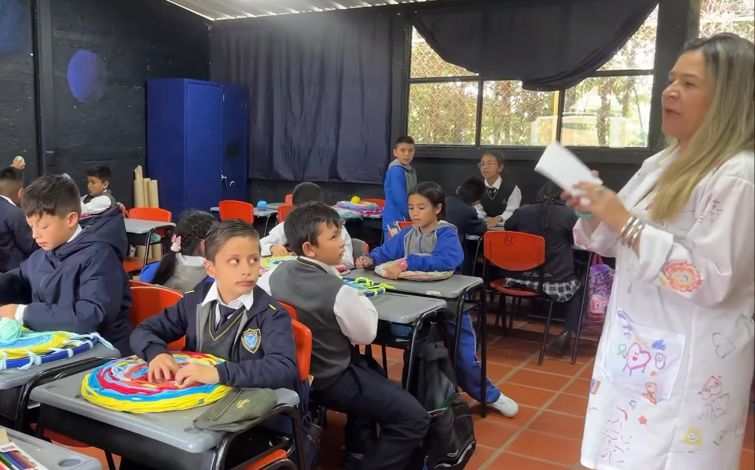 Niños de la |IEO Diosa Chía| crean empresa escolar y aprenden |emprendimiento| desde |primaria| + Video