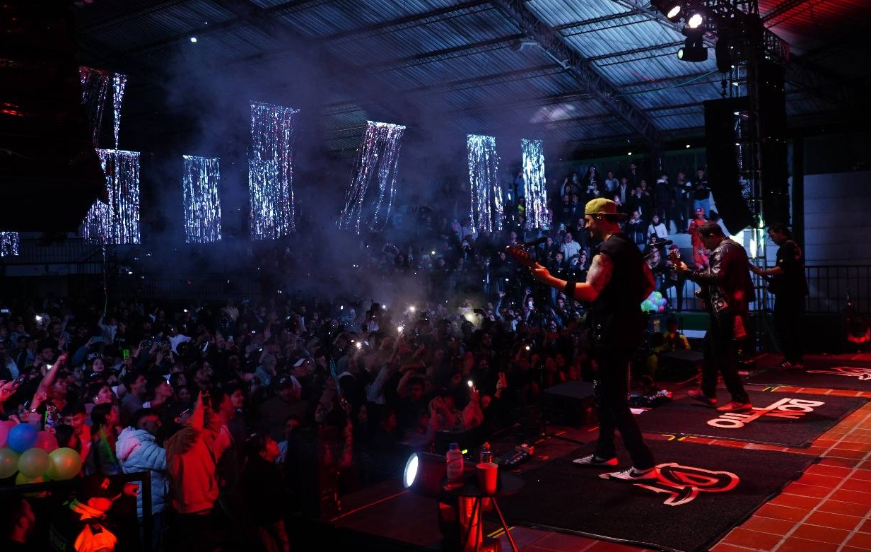 |Don Tetto| cerró con rock la |Semana de la Juventud| en |Tenjo| 2025