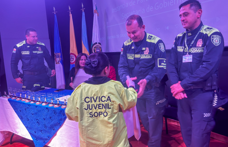 Niños de |Sopó| se gradúan en el programa “Cívicos Infantiles y Juveniles”