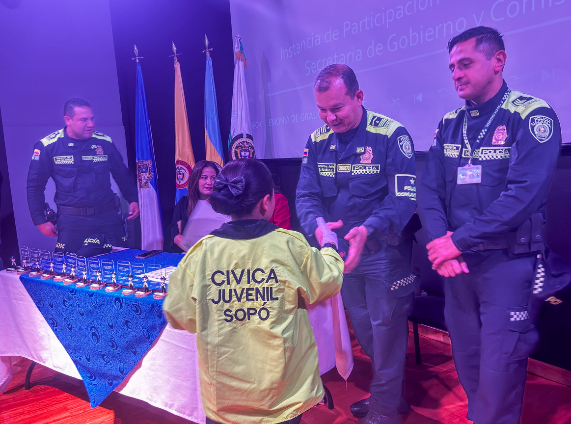 Niños de |Sopó| se gradúan en el programa “Cívicos Infantiles y Juveniles”
