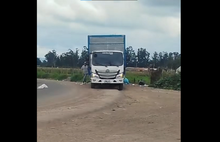 Autoridades sancionaron a camión por arrojar basura en espacio público en |Zipaquirá| + Video
