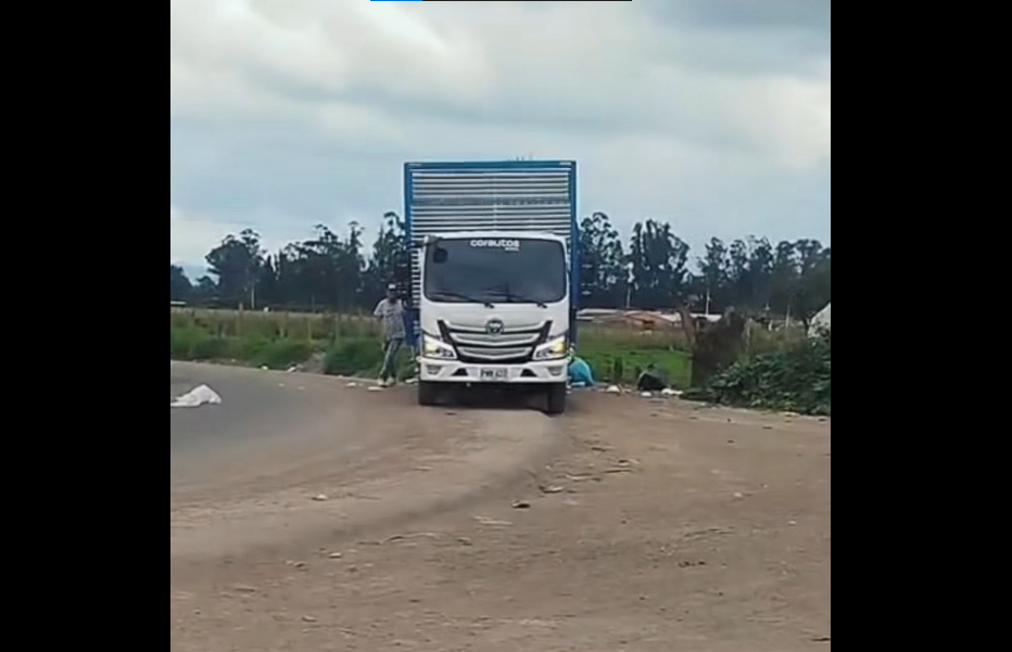 Autoridades sancionaron a camión por arrojar basura en espacio público en |Zipaquirá| + Video
