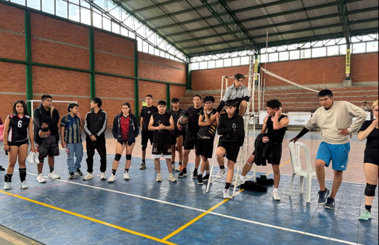 Campeonato de |voleibol| animó la |Semana de la Juventud| en |Cogua|