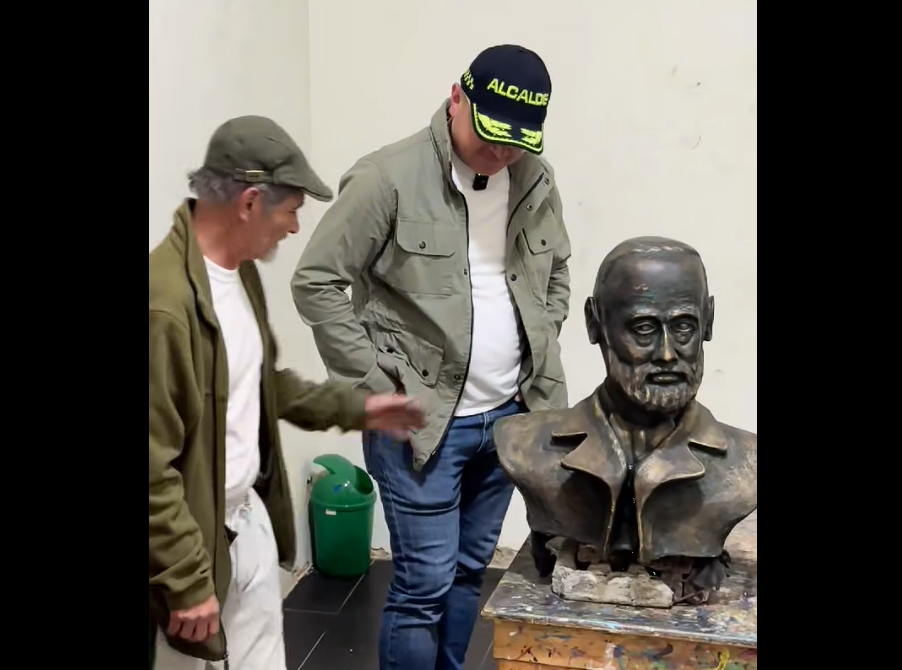 |Zipaquirá| rinde homenaje a |Santiago Pérez| con restauración de su busto + Video