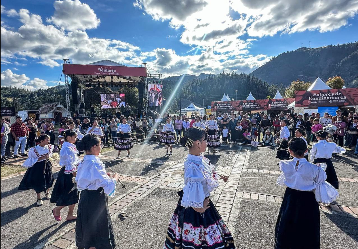 |Sutatausa| celebró el |Festival Tejilarte|, encuentro de tradición y |cultura campesina|