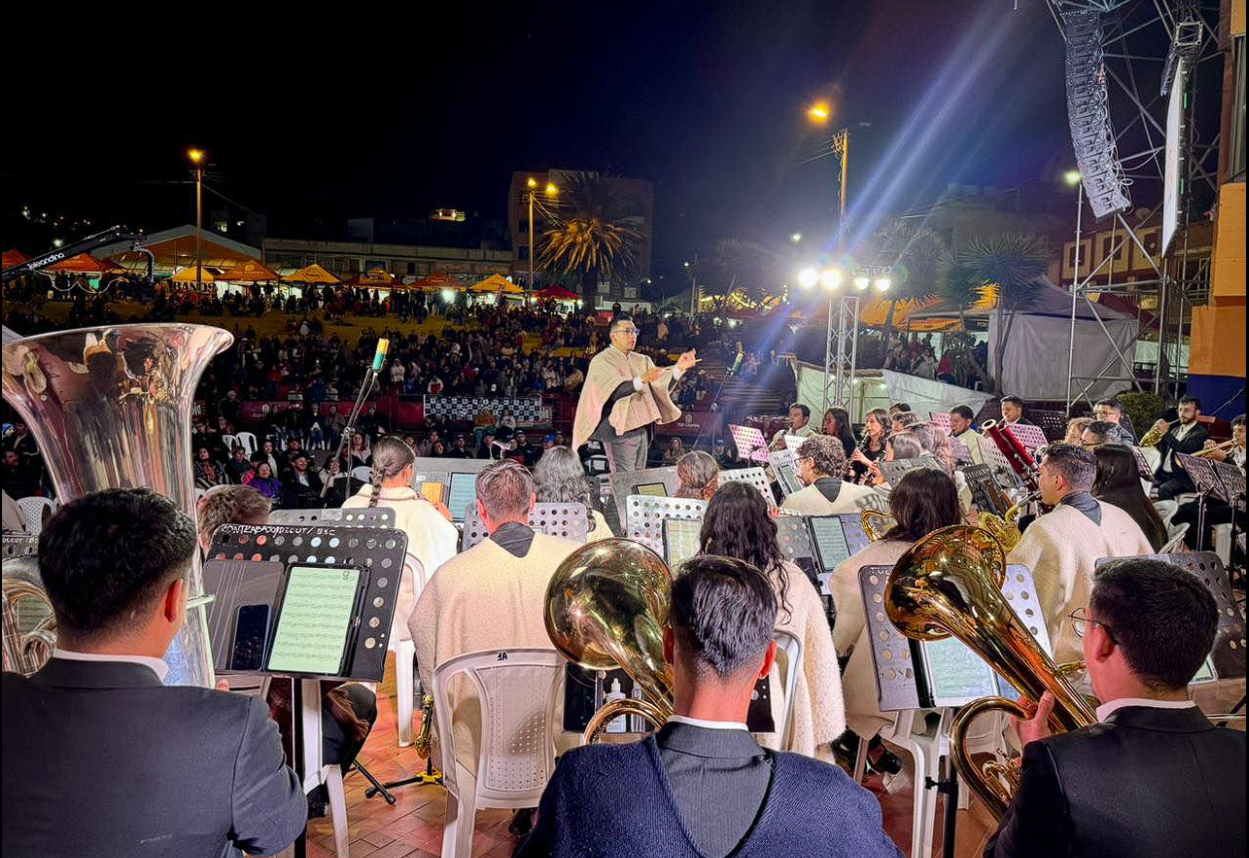 La |Banda Sinfónica| Juvenil de |Cundinamarca| celebró 30 años de trayectoria en el |Concurso| Nacional de Bandas de |Paipa|