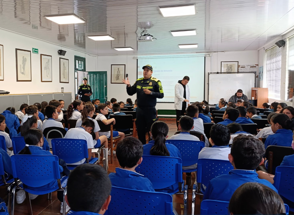 Fortalecen la |seguridad digital| en estudiantes del I.E.D. |Pompilio Martínez|
