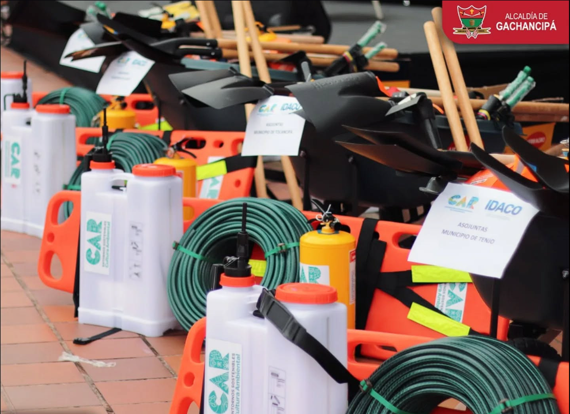 |Gachancipá| impulsa la sostenibilidad con entrega de kits para recolección de |aguas lluvias|