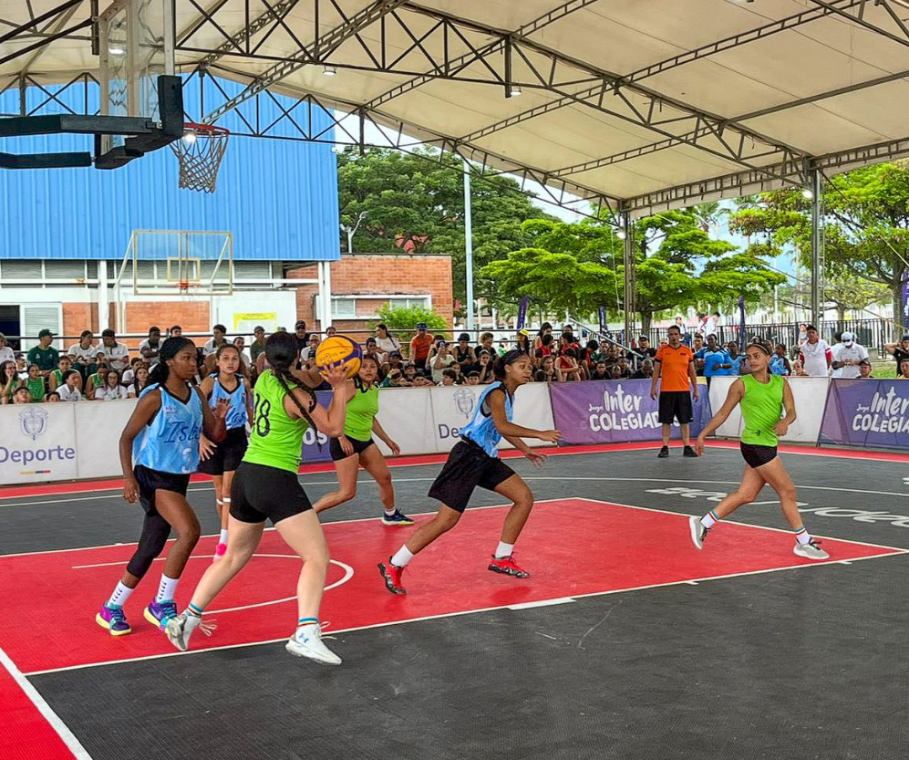 |Equipo femenino| de |baloncesto| de |Sopó| logra el tercer lugar en los |Juegos Intercolegiados Nacionales| 2025