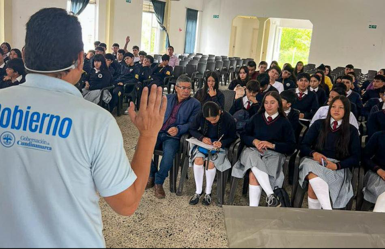 Gobernación de |Cundinamarca| impulsa la |participación juvenil| en la provincia del |Guavio|