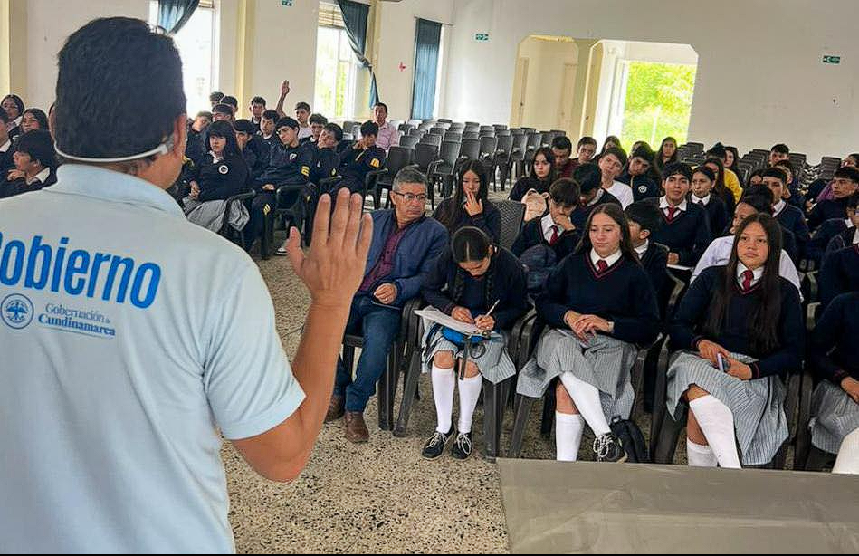 Gobernación de |Cundinamarca| impulsa la |participación juvenil| en la provincia del |Guavio|