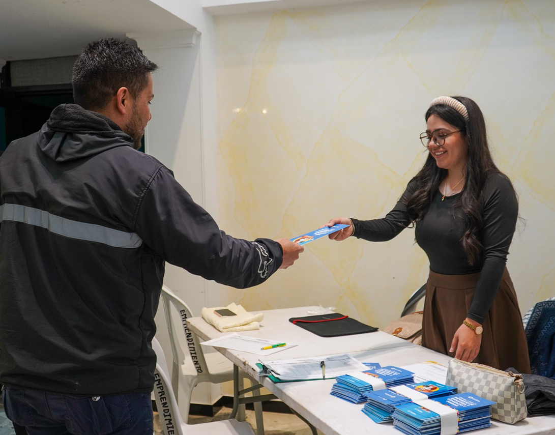 |Tocancipá| impulsa la |formalización empresarial| con jornada de capacitación y trámites