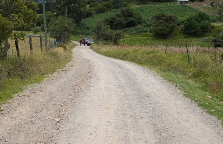 |Cogua| socializa proyecto de construcción de |placa huella| en la |vereda Patasica|