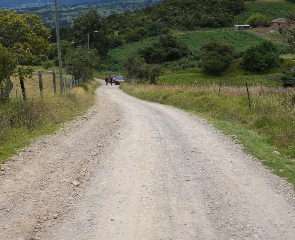 |Cogua| socializa proyecto de construcción de |placa huella| en la |vereda Patasica|