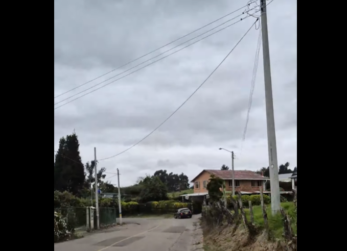 Mejoran la movilidad en |Quebrada Honda| con mantenimiento |vial comunitario|