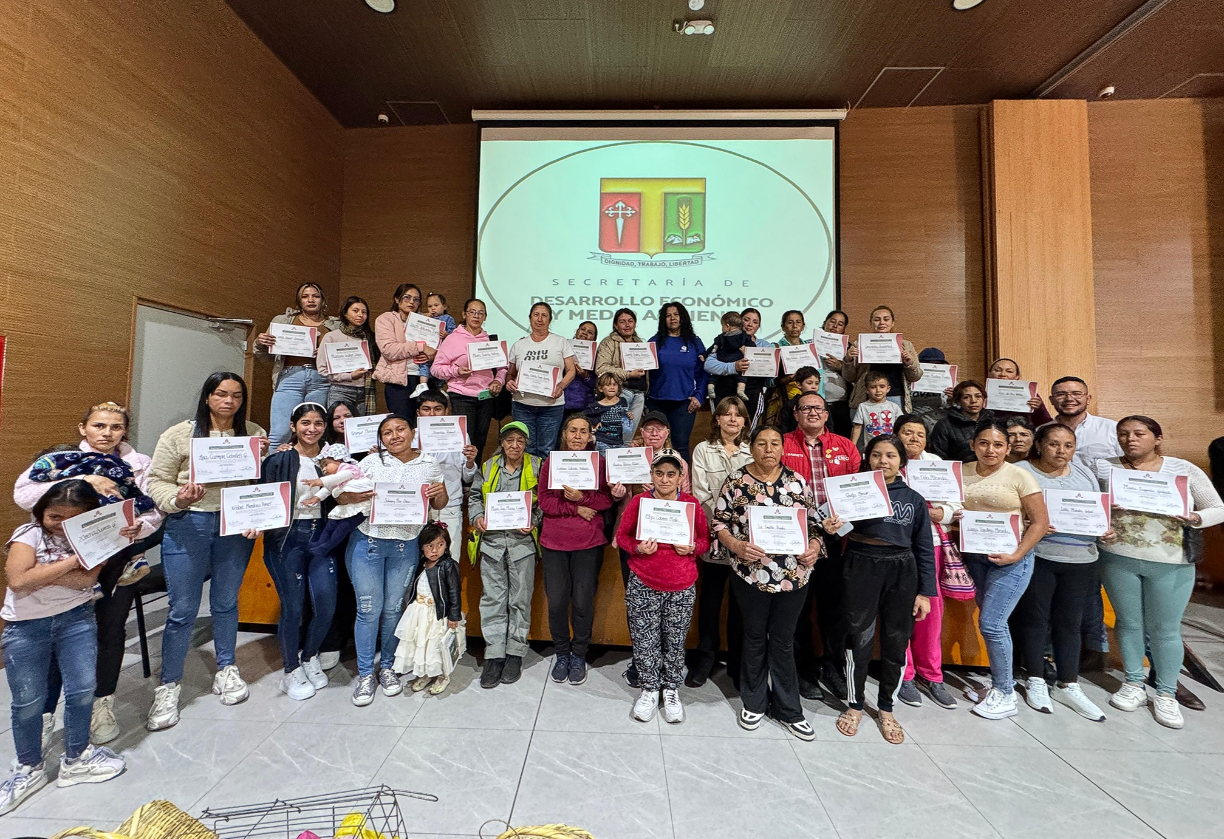 32 mujeres culminaron su formación en la |Escuela de Gestoras en Seguridad| y Soberanía Alimentaria y Nutricional en |Tenjo|