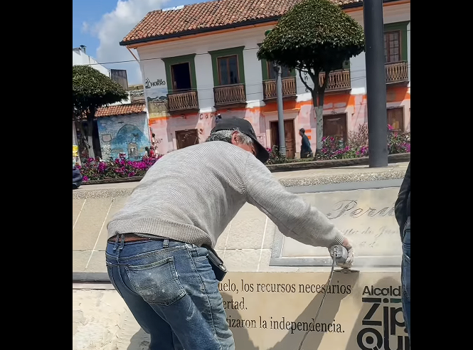 Restauran la Placa del |Parque de la Independencia| en |Zipaquirá| + Video