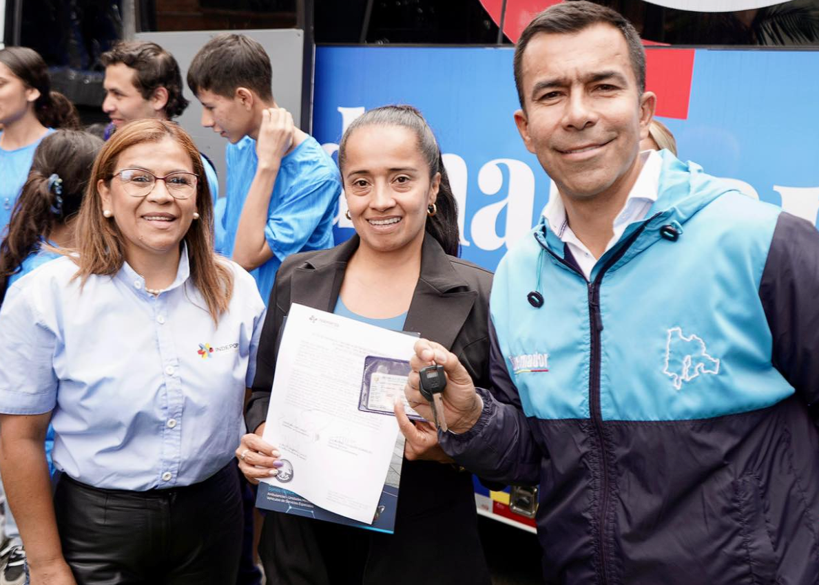 Entrega de buses fortalece el deporte formativo en |Cáqueza| y |Beltrán|