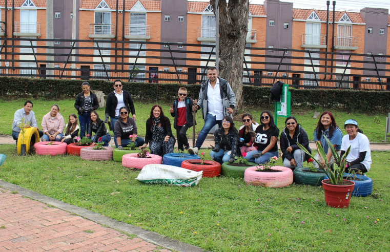 Siembra en la |Megaludoteca| fortalece el sentido de |pertenencia comunitaria|