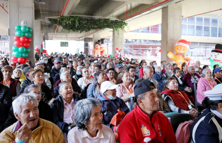 El programa del |Adulto Mayor| de |Chía| cerró el año con una |fiesta navideña|
