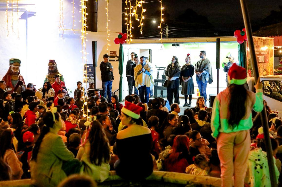 La |Ruta Navideña| llevó alegría a niños y niñas de |Tenjo|