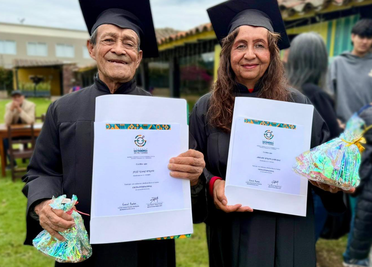 |Adultos mayores| de |Chía| culminan con éxito programas de desarrollo y |emprendimiento|