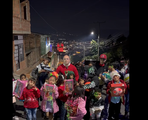 |Zipaquirá| celebró la Navidad junto a niños y niñas de los |barrios altos| + Video