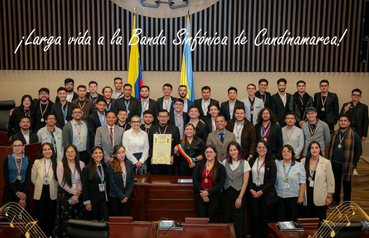Banda Sinfónica de |Cundinamarca| es condecorada por 30 años de trayectoria musical