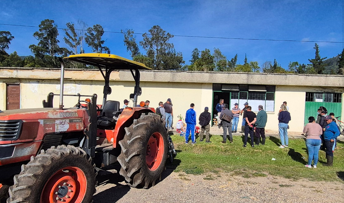 |Apoyo agropecuario| para productores de |Cajicá| afectados por la |temporada de lluvias|