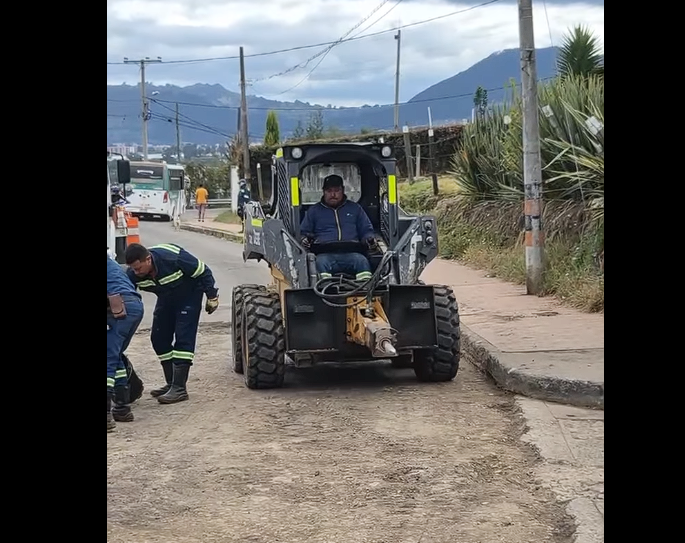 Avanzan trabajos de reparcheo para mejorar la |movilidad vial| + Video