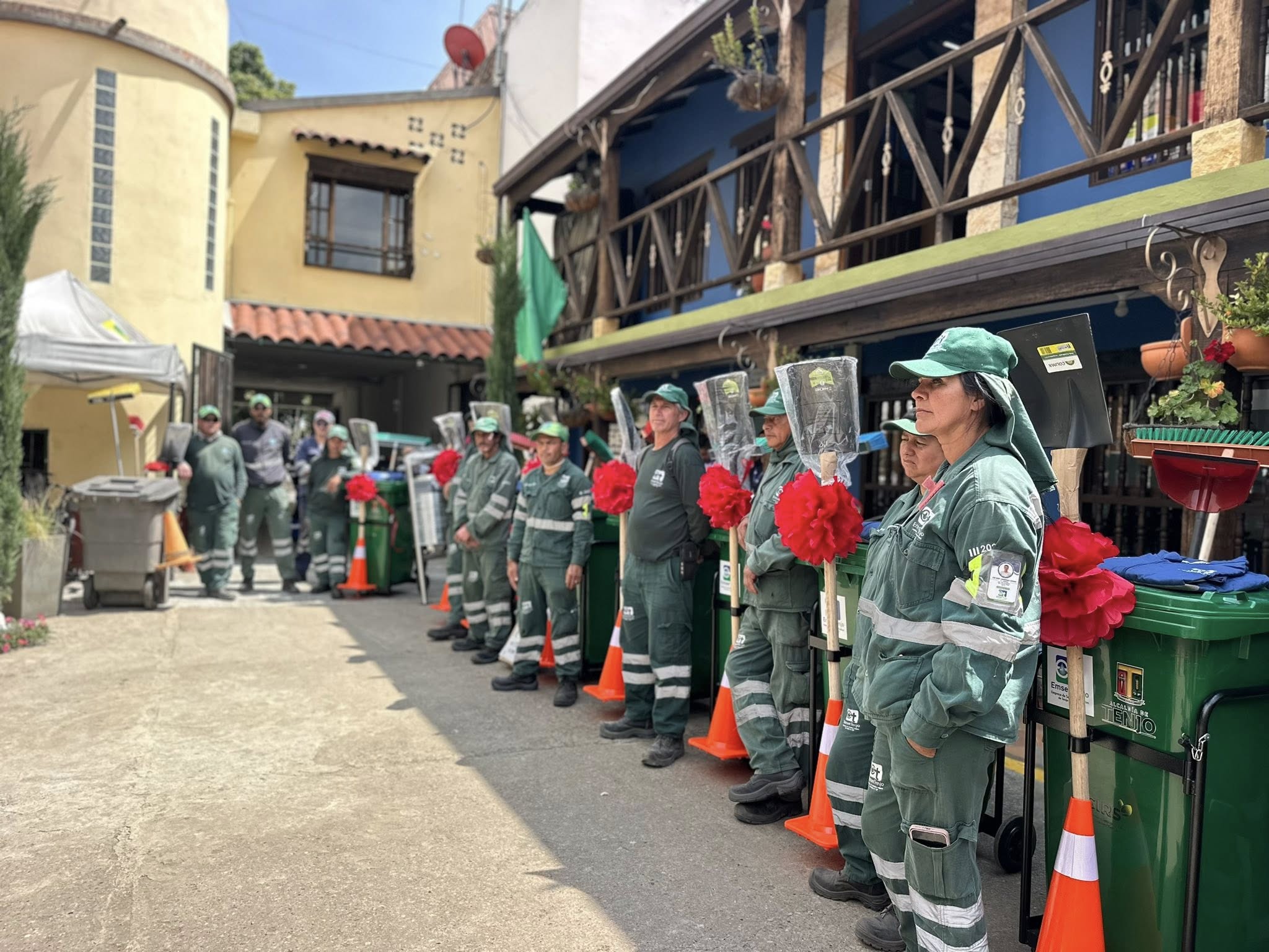 |Tenjo| fortalece el |servicio de aseo| con nueva dotación para su equipo operativo