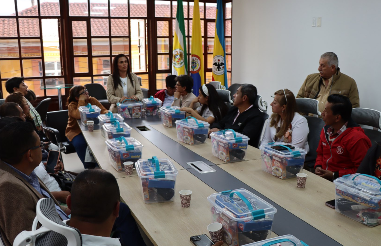 Reconocimiento al |compromiso| de las |Juntas de Acción Comunal|