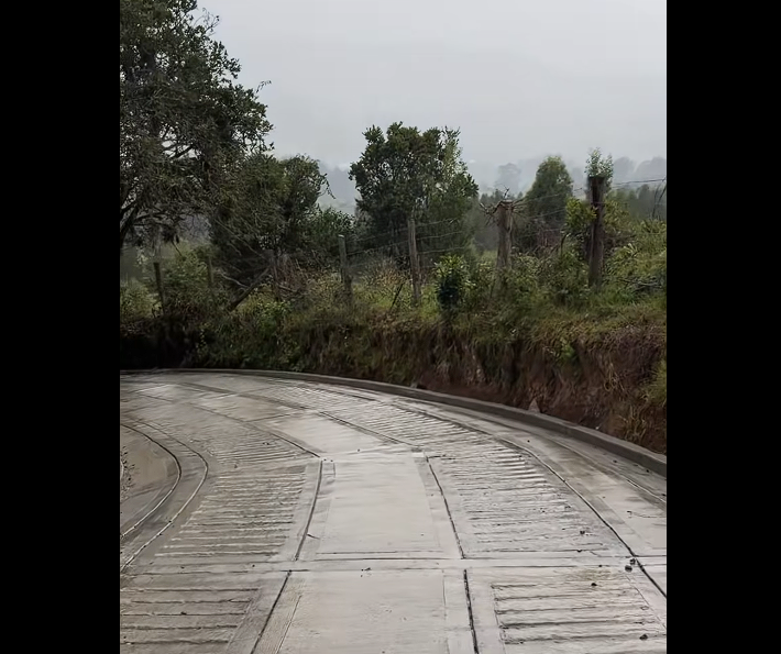 Entrega de |placa huella| mejora la |movilidad| rural en |Río Frío| Occidental, sector |Buenavista| + Video