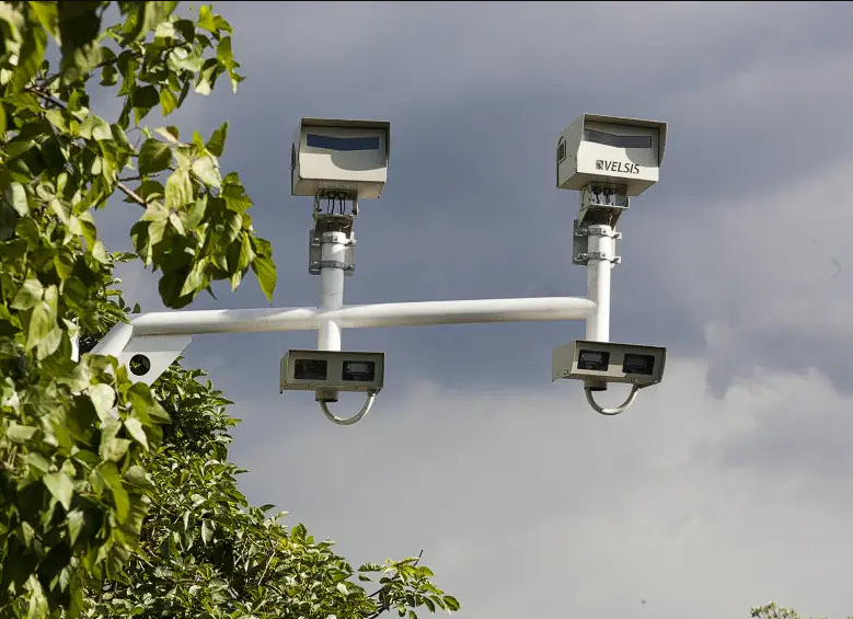 Alcalde |Leonardo Donoso| desmiente información falsa sobre |cámaras de velocidad|