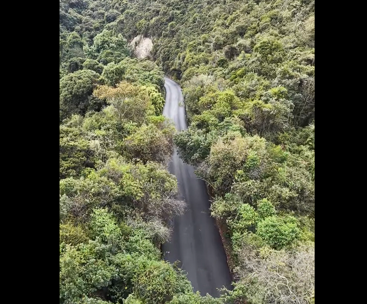 Inversión departamental fortalece la vía |Tabio| – |Subachoque| + Video