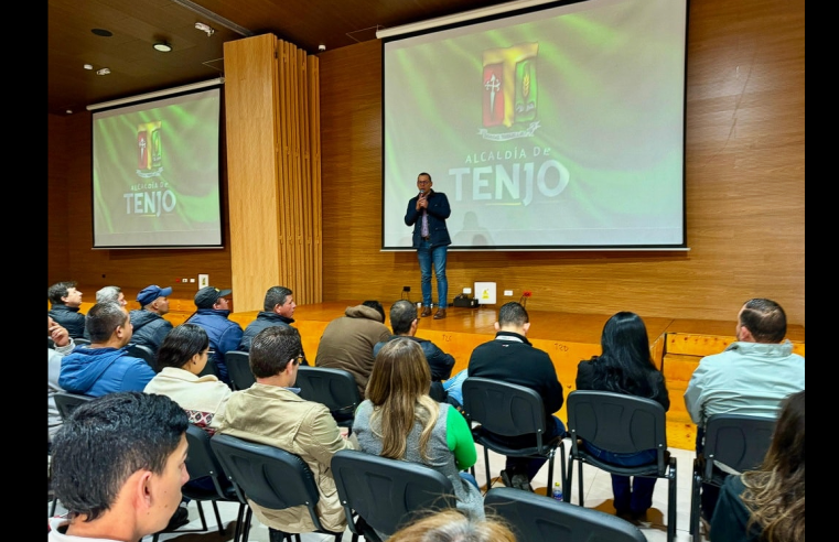 Alcalde Iván David |Nemocón| destacó la vocación de servicio de los funcionarios públicos