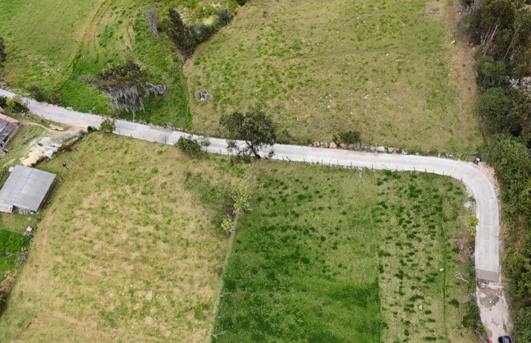 Inauguran |placa huella| que mejora la conectividad rural en |La Plazuela| en el municipio de |Cogua|