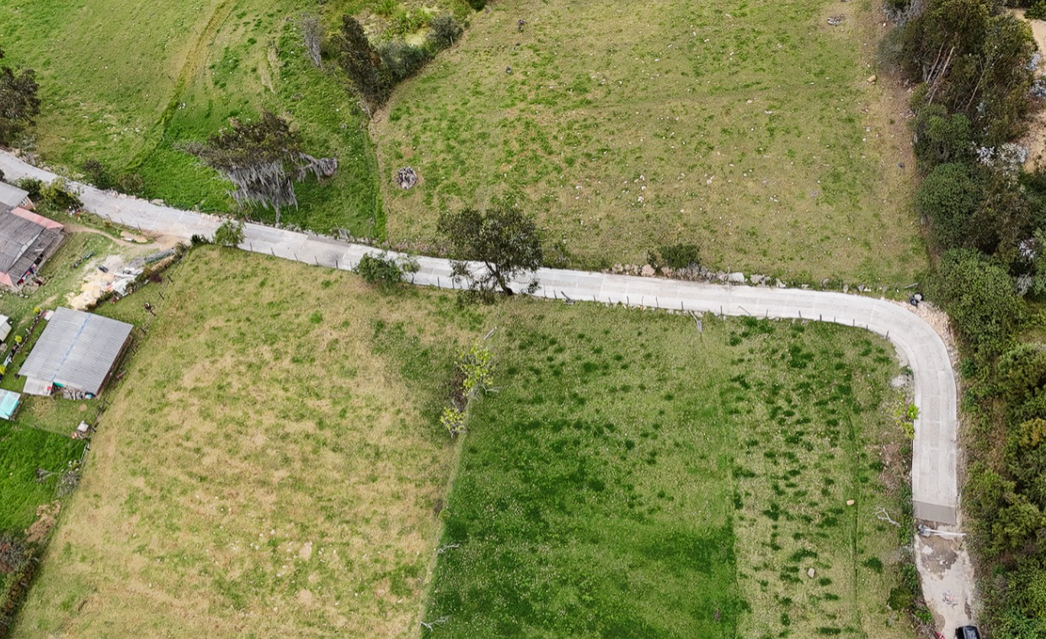Inauguran |placa huella| que mejora la conectividad rural en |La Plazuela| en el municipio de |Cogua|