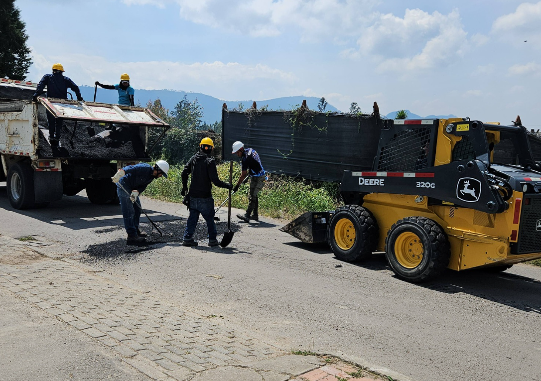 Avanzan labores de |mantenimiento vial| en distintos sectores del municipio de |Tenjo|