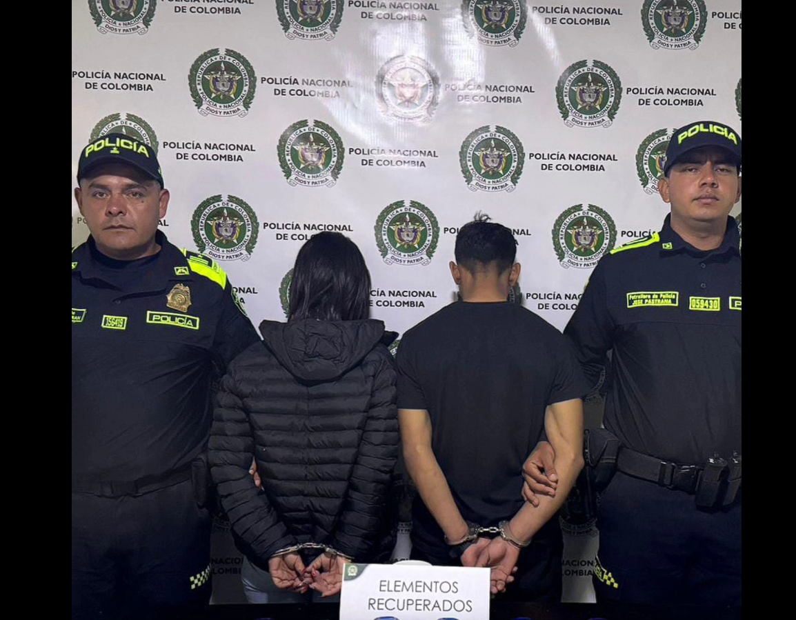 Autoridades |capturan a dos personas| por hurto en establecimiento comercial de |Gachancipá|