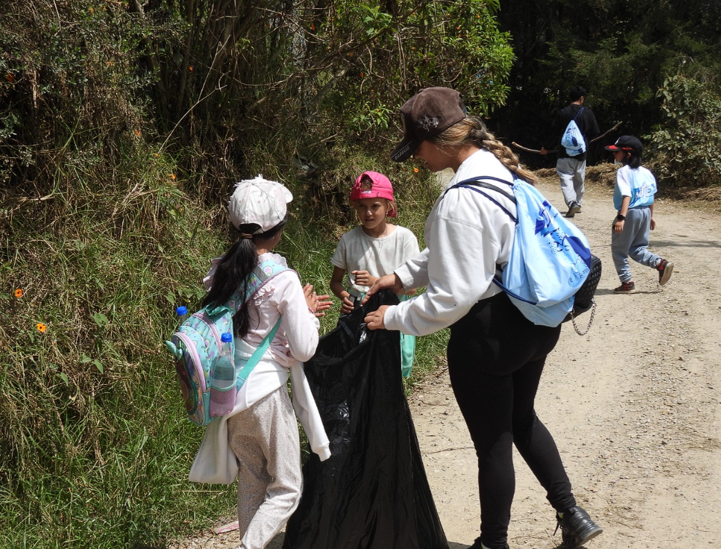 |Eco-caminata| juvenil fortalece el compromiso ambiental en |Tocancipá|