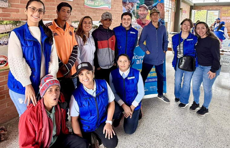 Realizan primera |brigada de atención| a |habitantes de calle| en |El Rosal|