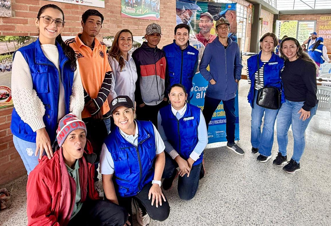 Realizan primera |brigada de atención| a |habitantes de calle| en |El Rosal|