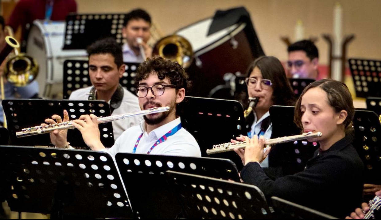 |Banda Sinfónica| de |Cundinamarca| llena de música la |Catedral de Facatativá|