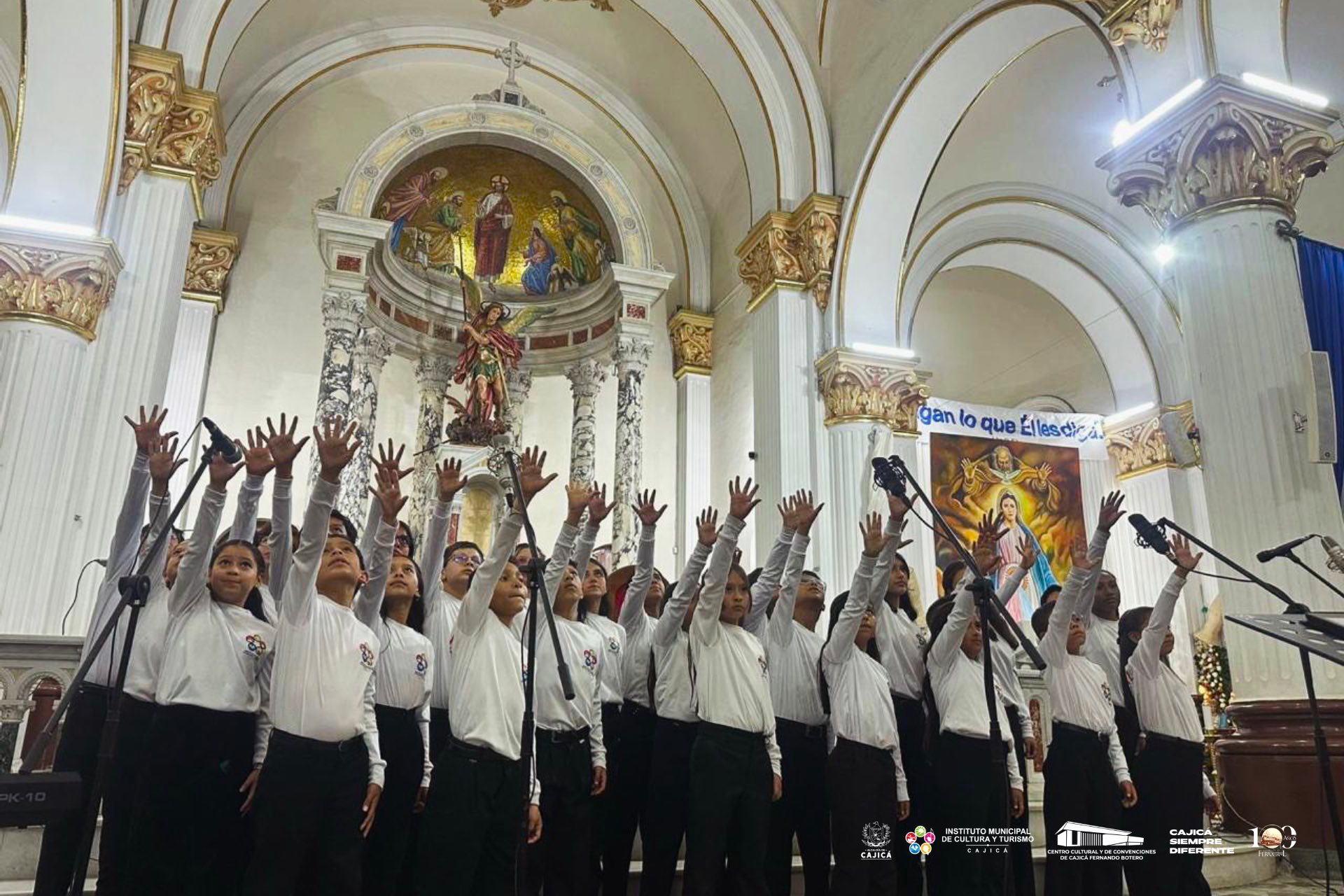 Coro Integración de |Cajicá| participa en festival de |coros sacros| en |Paipa|